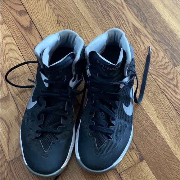 Nike Men’s Basketball Shoes Size 8.5 - Picture 2 of 4